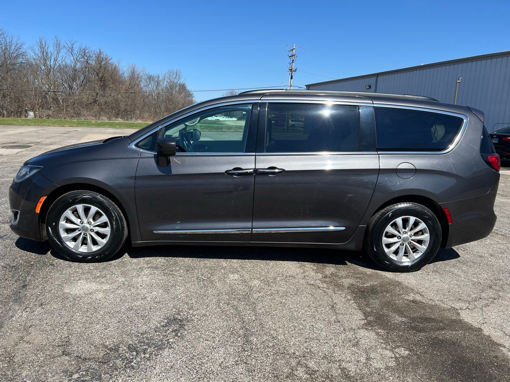 Used 2017 Chrysler Pacifica Touring-L with VIN 2C4RC1BG5HR543022 for sale in Canton, IL