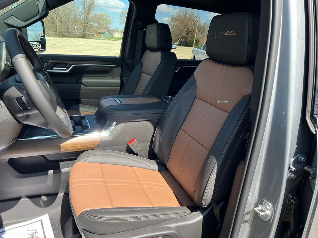 2025 Chevrolet Silverado 2500HD High Country - Photo 33