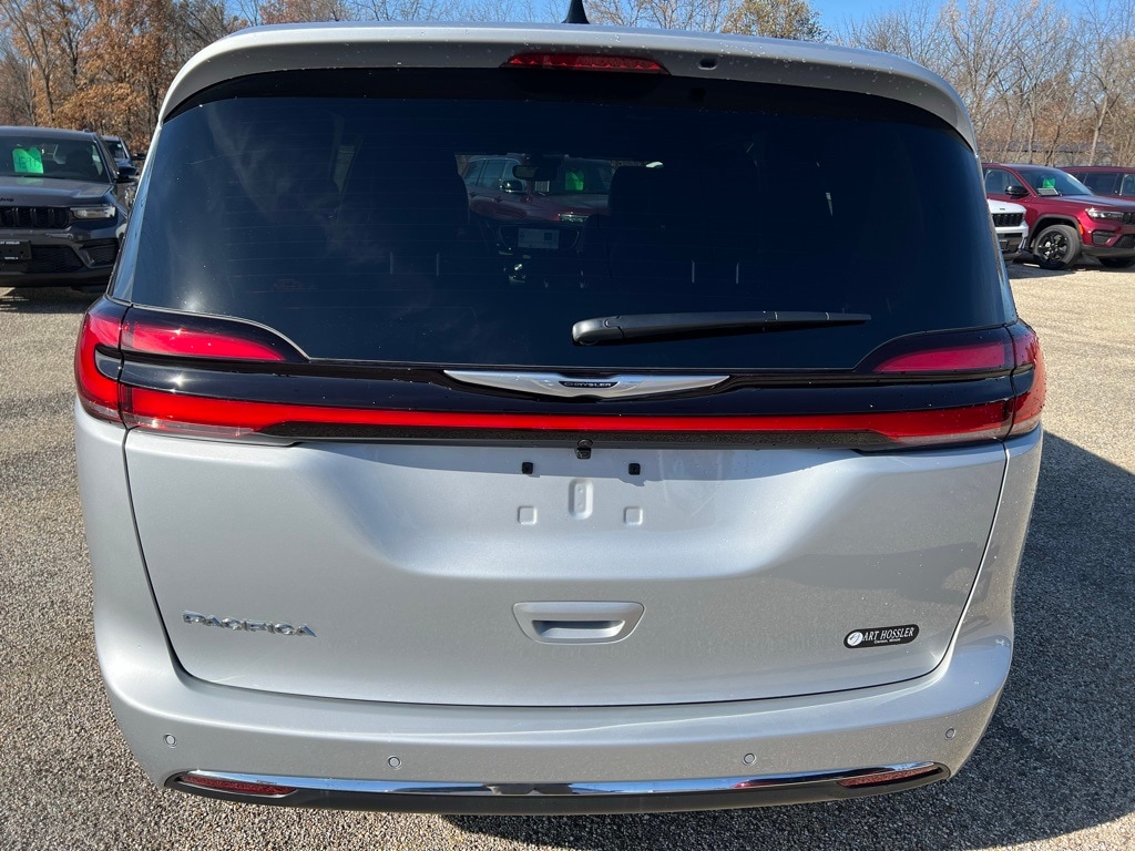 New 2026 Chrysler Pacifica Select Passenger Van