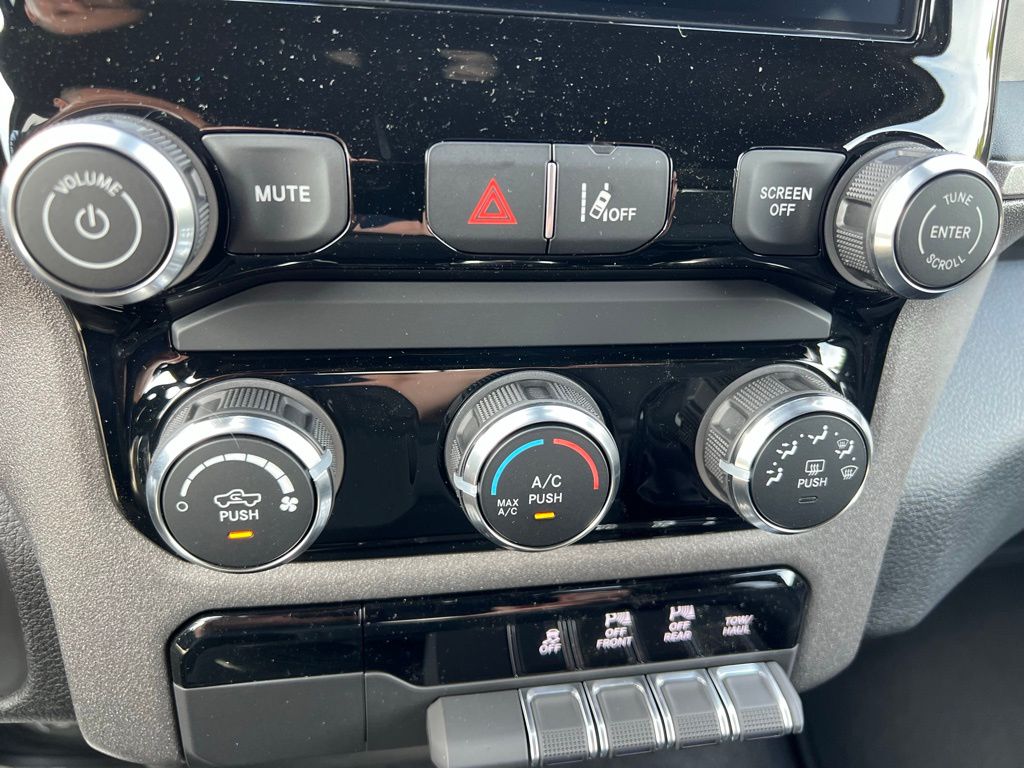 2025 RAM 1500 Tradesman - Photo 37