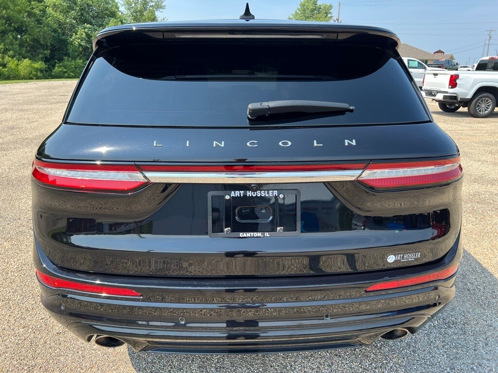 2023 Lincoln Corsair Standard photo 4