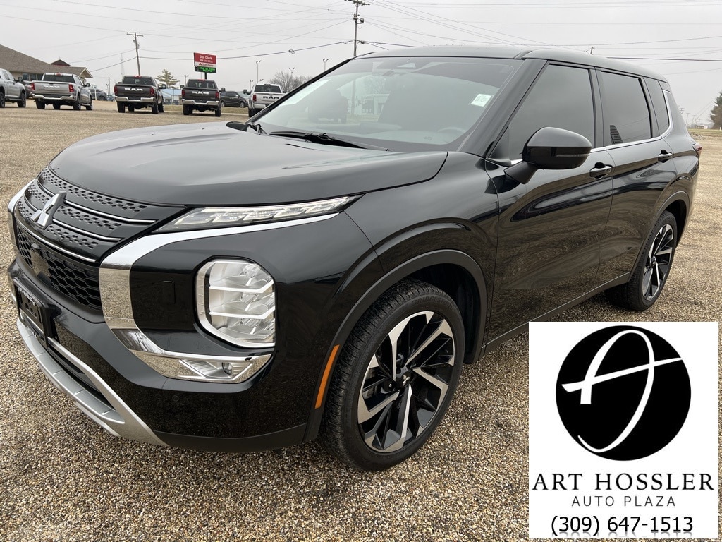 2024 Mitsubishi Outlander SE's photo