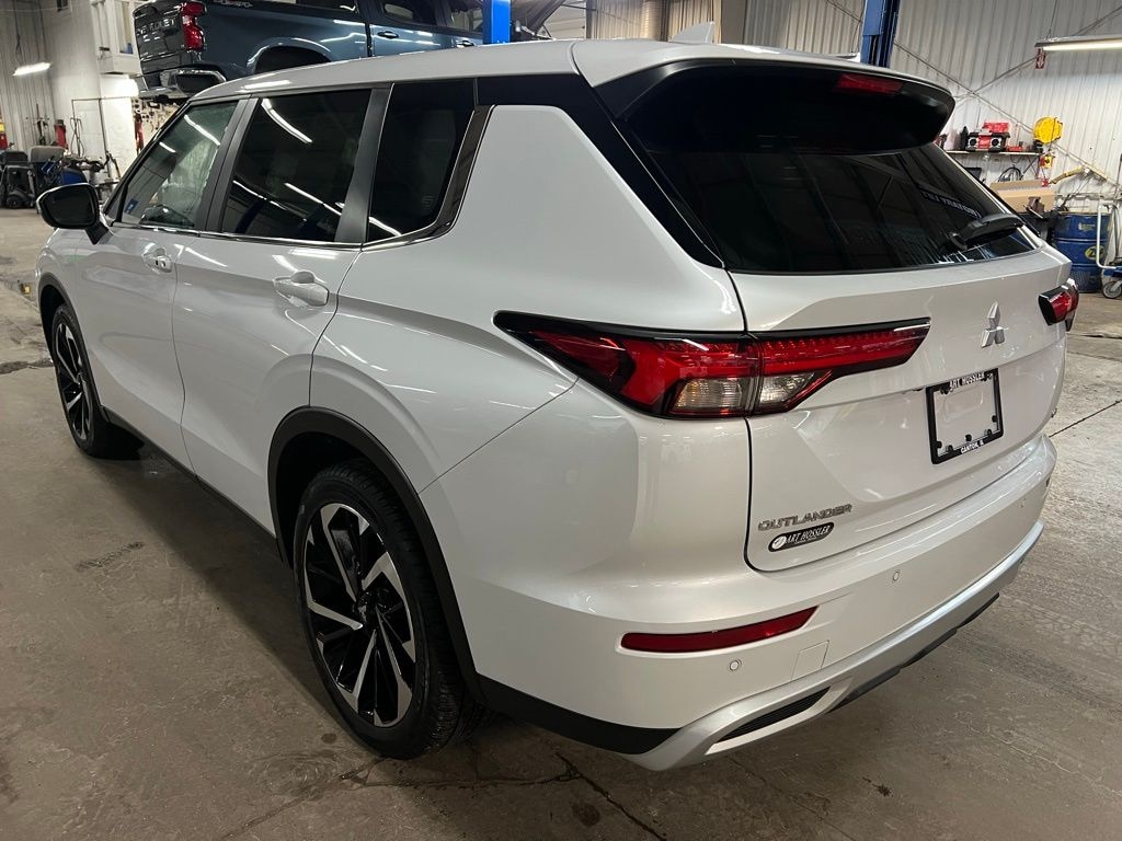 Used 2024 Mitsubishi Outlander SE SUV