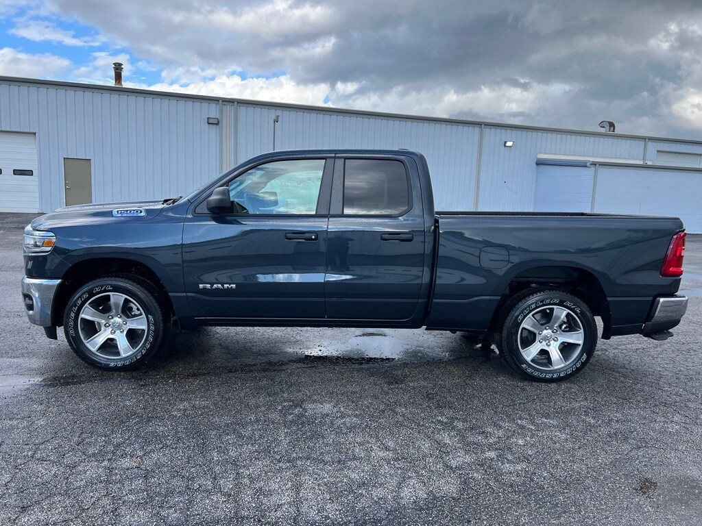 2025 Ram 1500 Tradesman photo 2