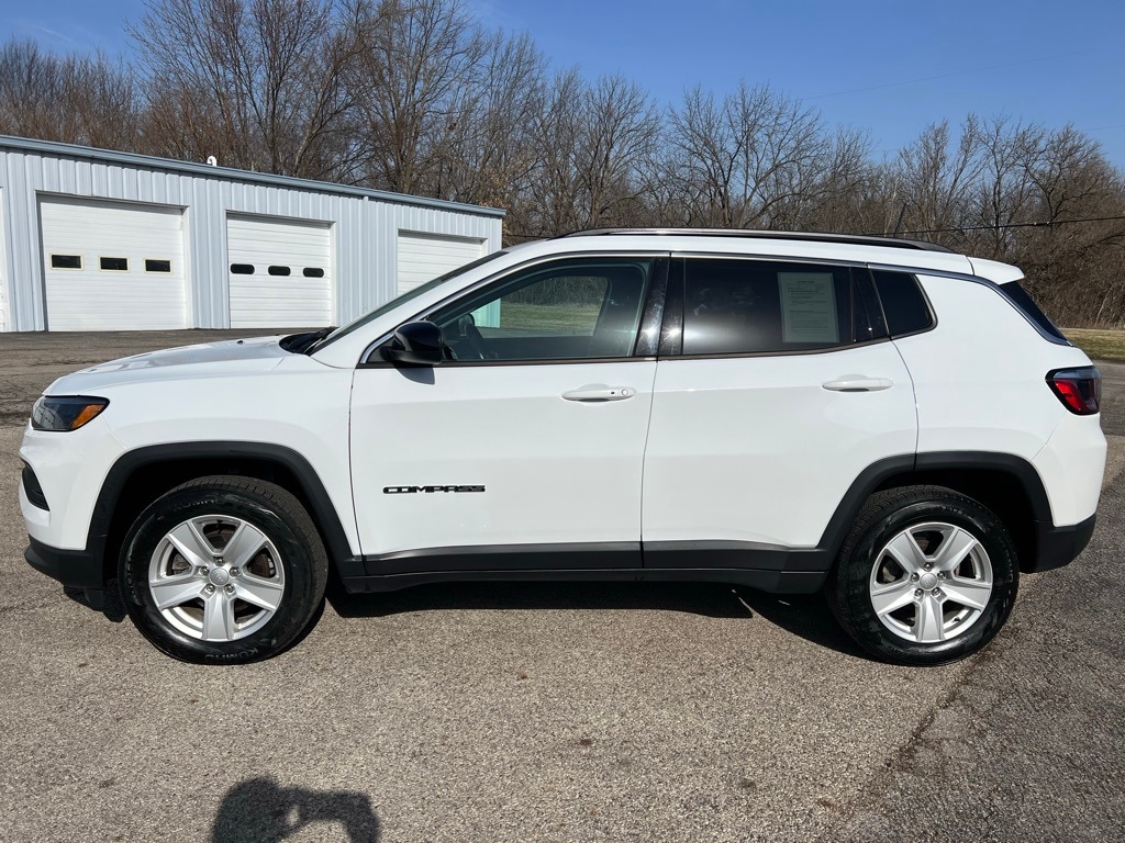 Used 2022 Jeep Compass Latitude with VIN 3C4NJDBB0NT124384 for sale in Canton, IL