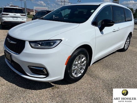 2026 Chrysler Pacifica Select Passenger Van