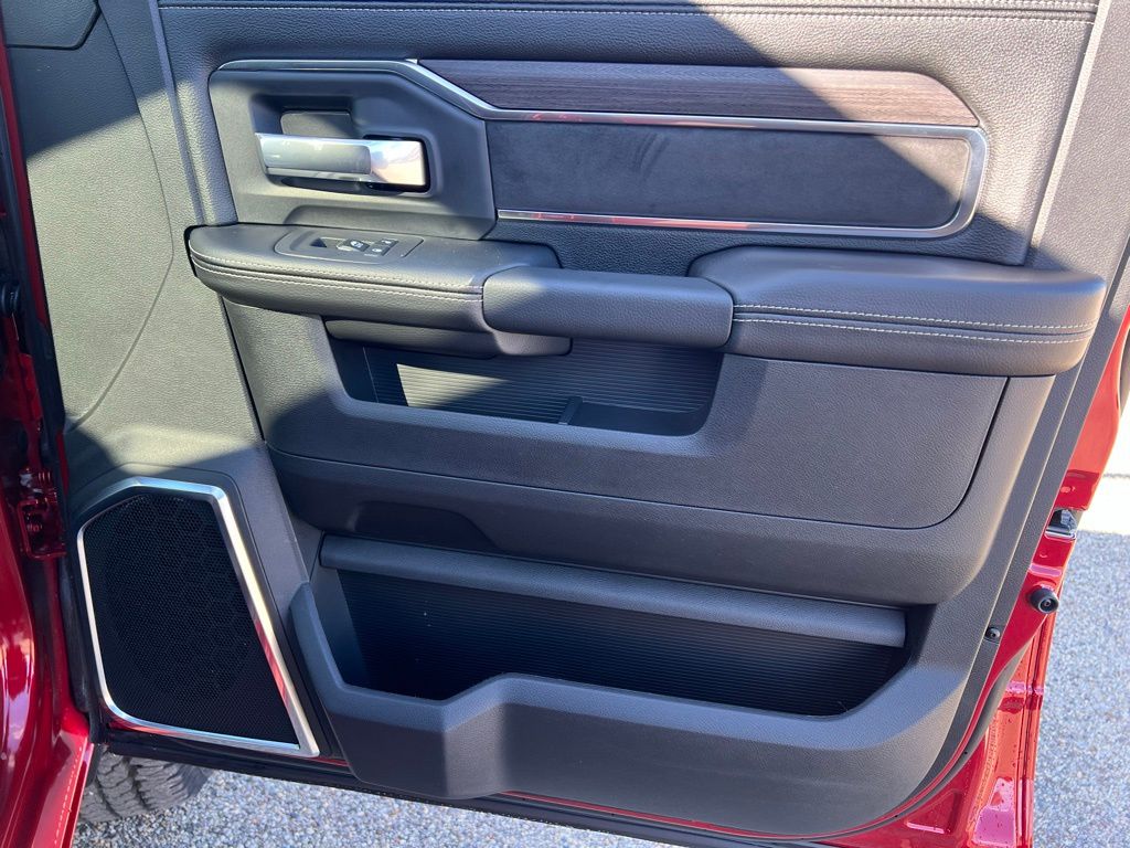 2026 RAM 2500 Laramie - Photo 17
