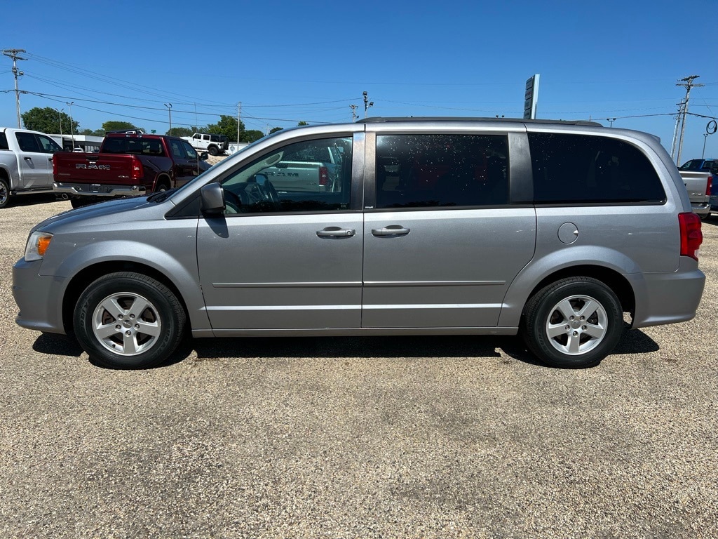 Used 2013 Dodge Grand Caravan SXT with VIN 2C4RDGCG4DR637594 for sale in Canton, IL