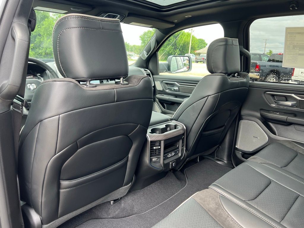 2026 RAM 1500 Laramie - Photo 25