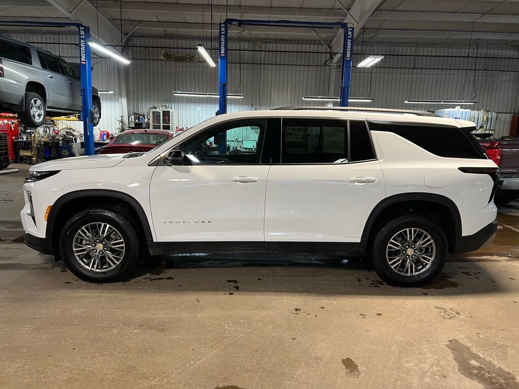 Used 2025 Chevrolet Traverse LT SUV