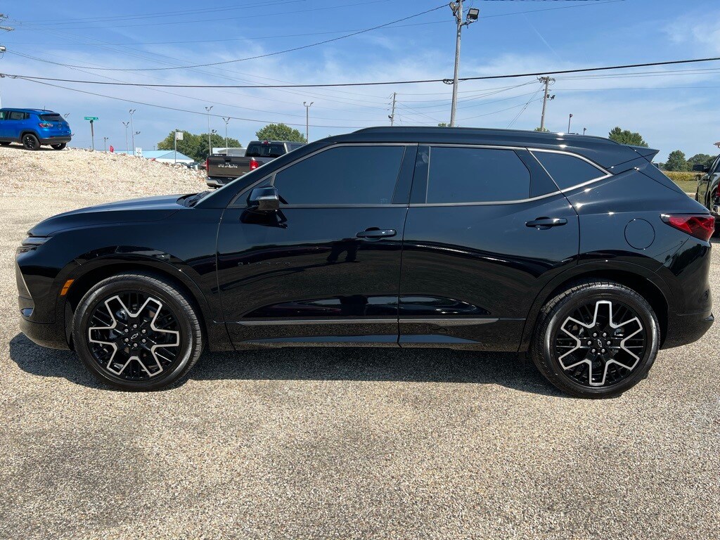 2023 Chevrolet Blazer RS photo 2