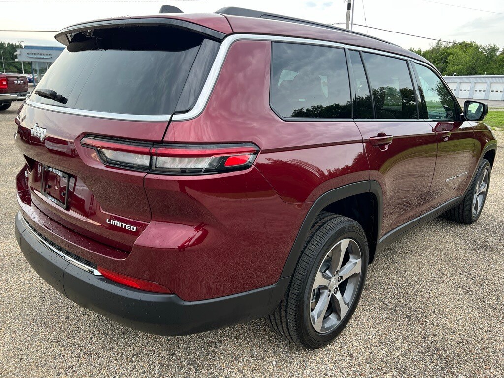 2025 Jeep Grand Cherokee Limited photo 3