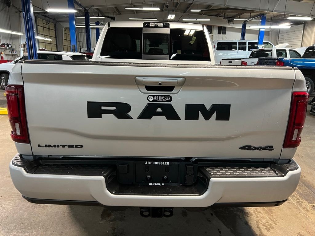 New 2026 Ram 2500 LIMITED CREW CAB 4X4 6'4 BOX Pickup