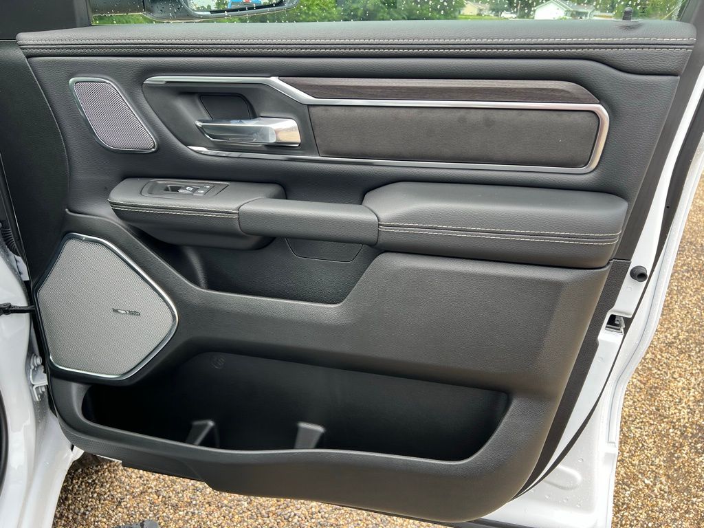 2026 RAM 1500 Laramie - Photo 18