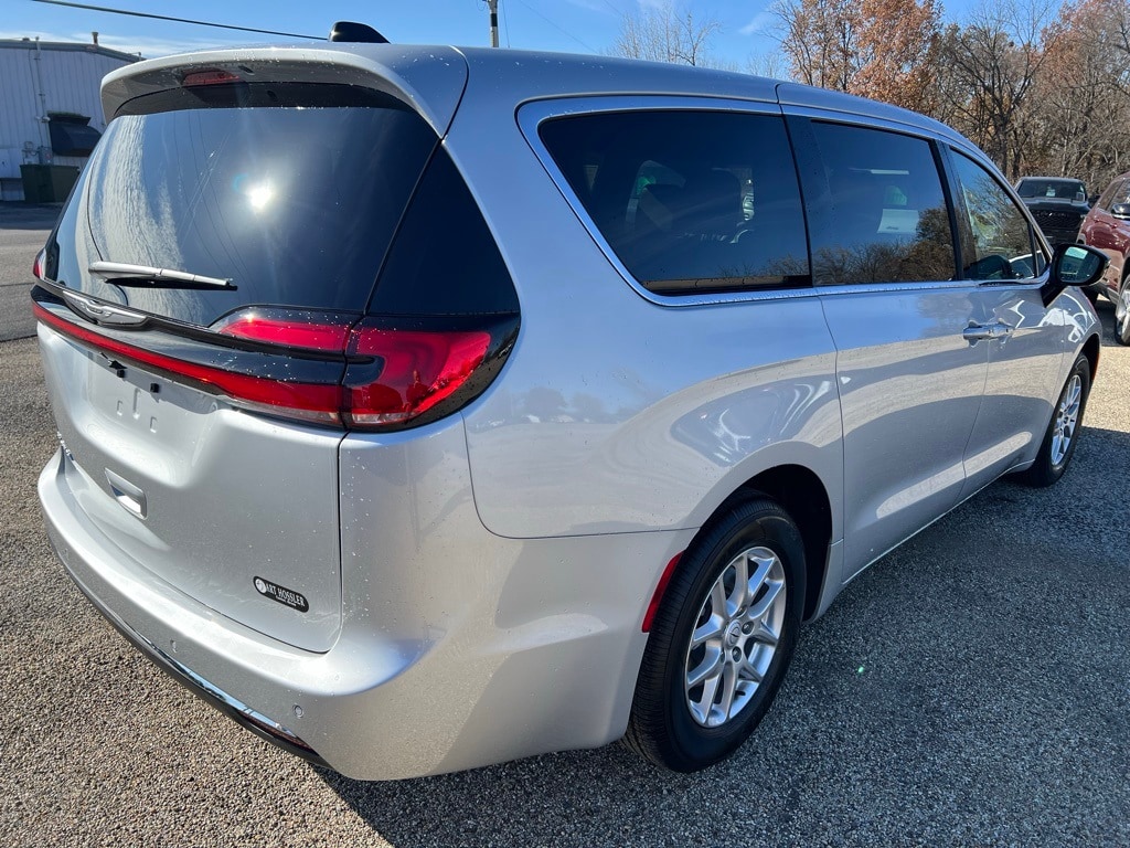 New 2026 Chrysler Pacifica Select Passenger Van