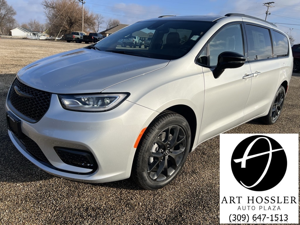 2026 Chrysler Pacifica Limited's photo