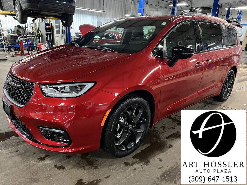 2026 Chrysler Pacifica Limited's photo