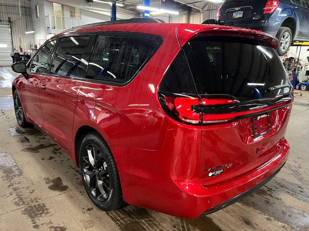 New 2026 Chrysler Pacifica LIMITED Passenger Van