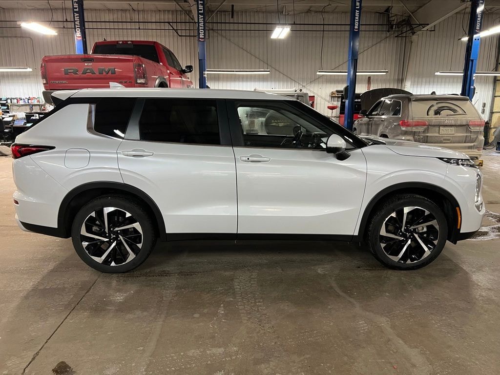 Used 2024 Mitsubishi Outlander SE SUV