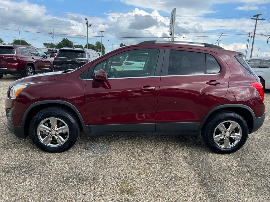 2016 Chevrolet Trax LT photo 2