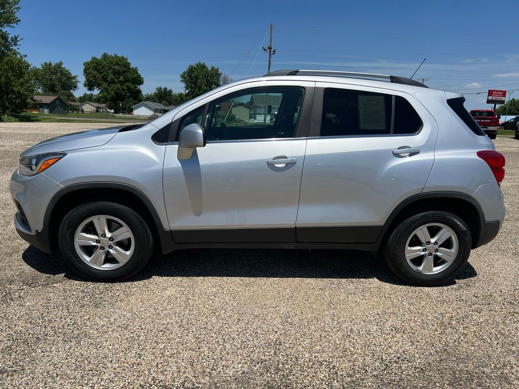 Used 2017 Chevrolet Trax LT with VIN 3GNCJPSB8HL131250 for sale in Canton, IL