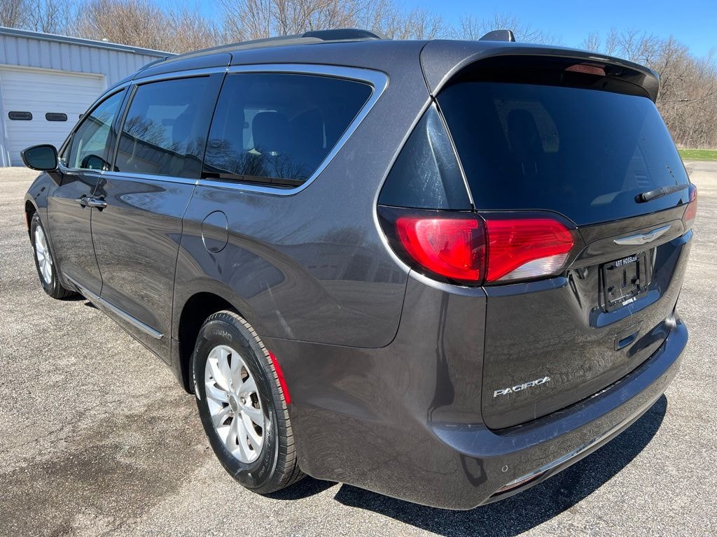 Used 2017 Chrysler Pacifica Touring-L Van