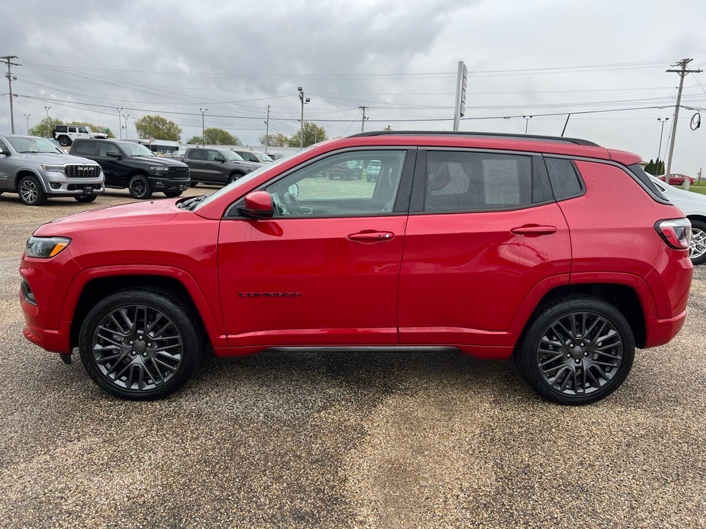 Used 2022 Jeep Compass Limited with VIN 3C4NJDCB2NT147065 for sale in Canton, IL
