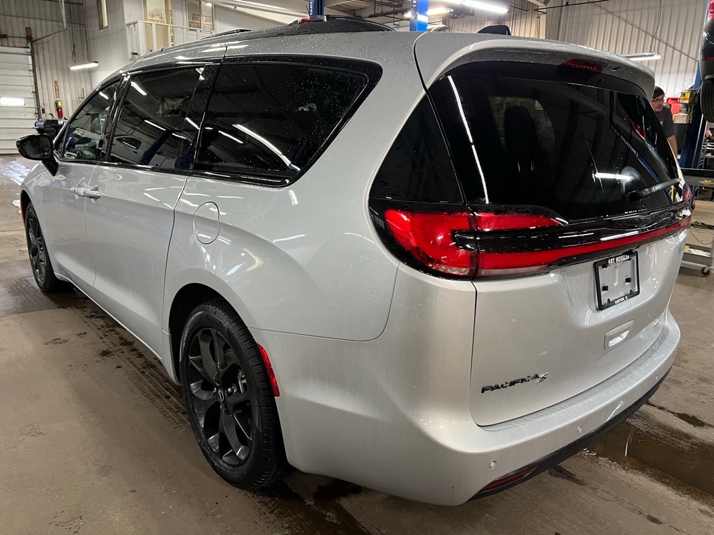 New 2026 Chrysler Pacifica SELECT Passenger Van
