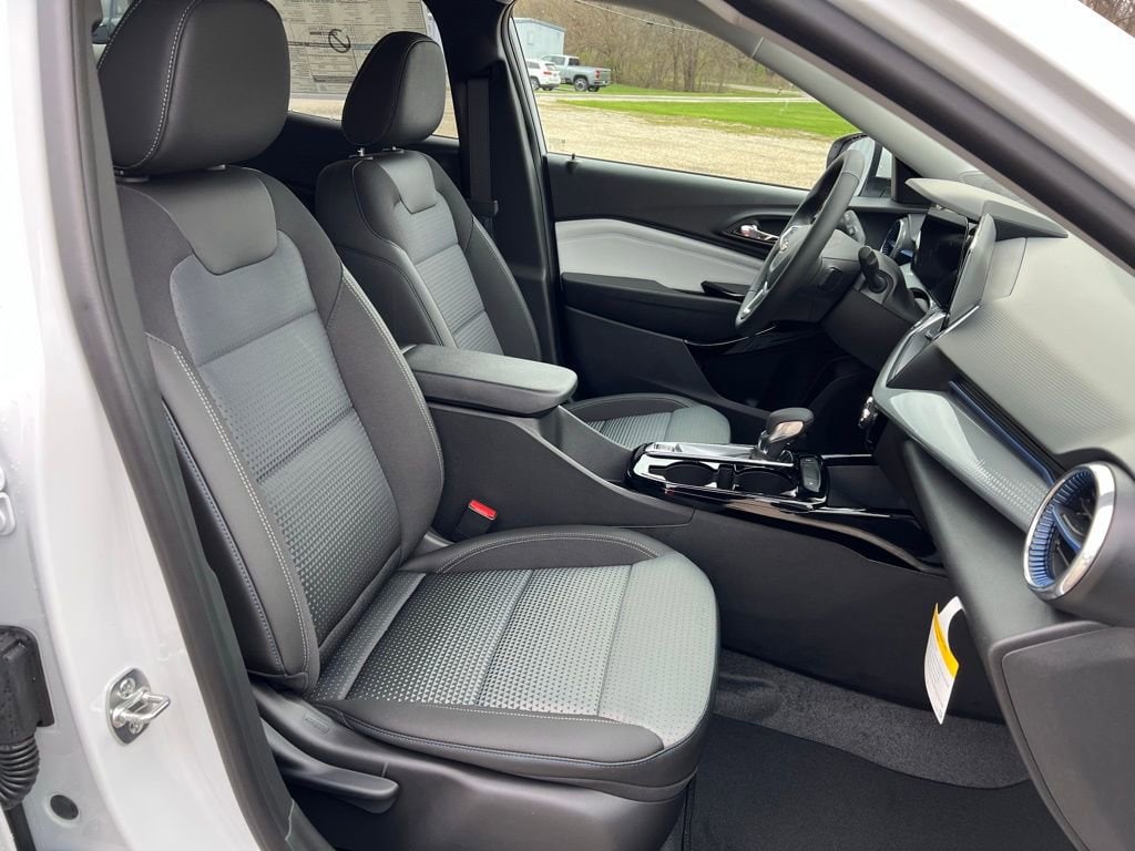 2026 Chevrolet Trax LT - Photo 9