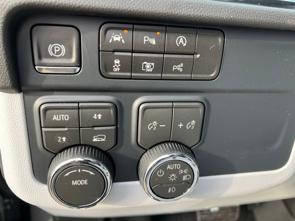 2026 Chevrolet Suburban Premier - Photo 26