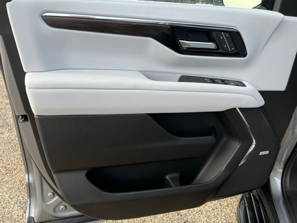 2026 Chevrolet Suburban Premier - Photo 24