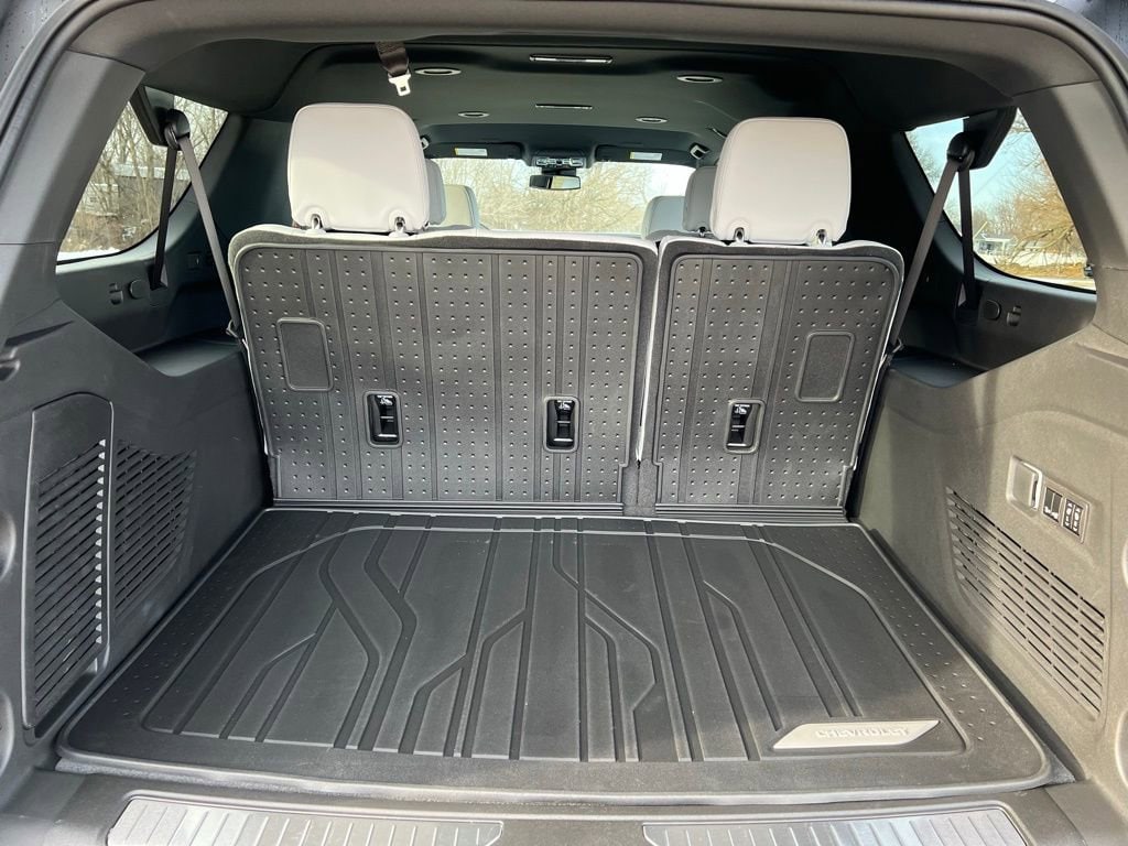 2026 Chevrolet Suburban Premier - Photo 17