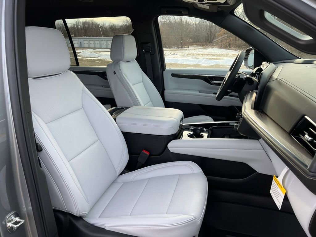 2026 Chevrolet Suburban Premier - Photo 44