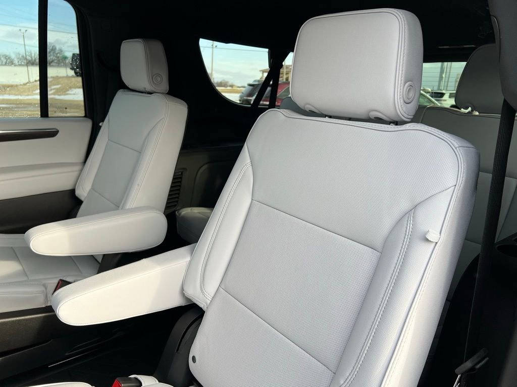 2026 Chevrolet Suburban Premier - Photo 19