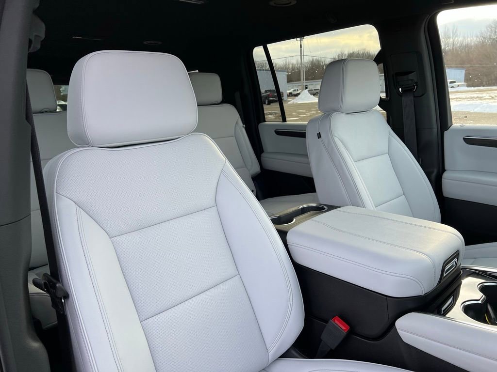 2026 Chevrolet Suburban Premier - Photo 10