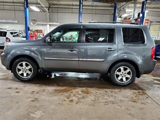 Used 2010 Honda Pilot Touring with VIN 5FNYF4H86AB006665 for sale in Canton, IL