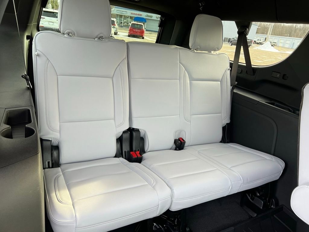 2026 Chevrolet Suburban Premier - Photo 18