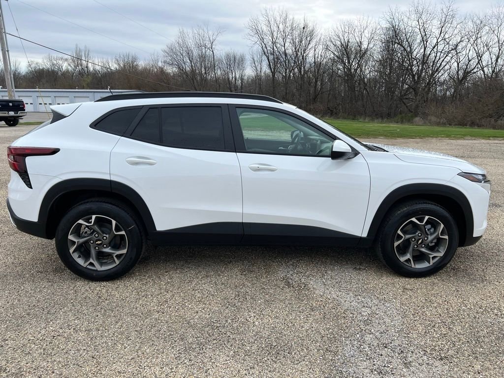 2026 Chevrolet Trax LT - Photo 8