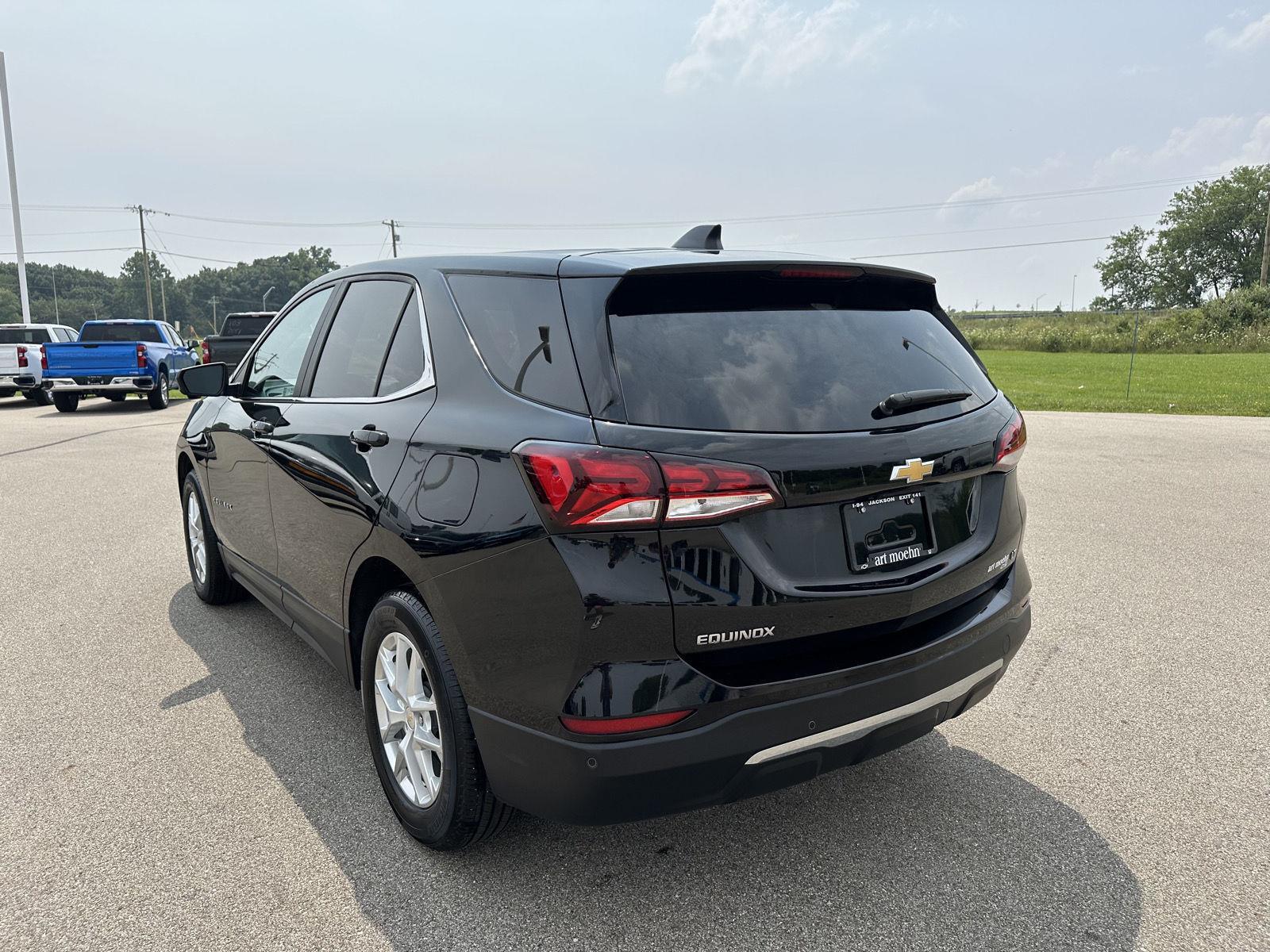 2022 Chevrolet Equinox LT photo 3