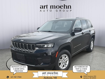 2023 Jeep Grand Cherokee Laredo 4x4 SUV
