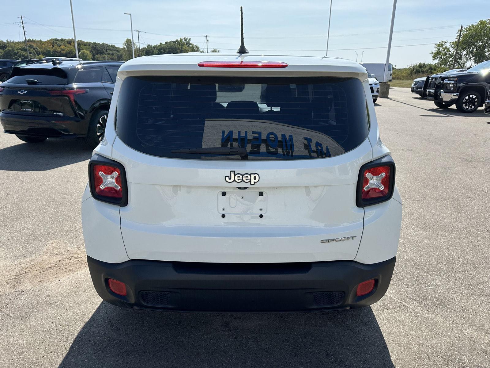 2016 Jeep Renegade Sport photo 3