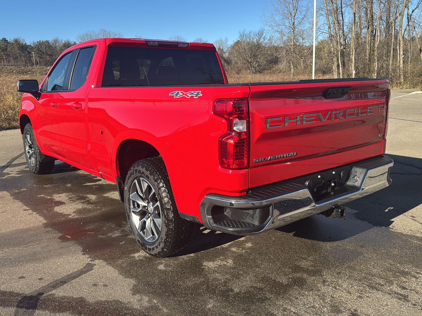2023 Chevrolet Silverado 1500 LT photo 3