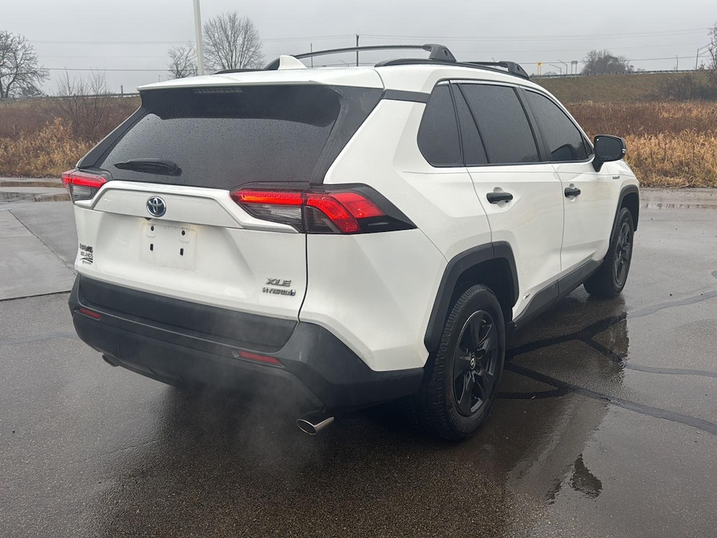 2019 Toyota RAV4 Hybrid XLE photo 4