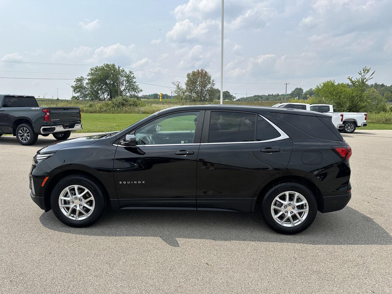 2022 Chevrolet Equinox LT photo 2