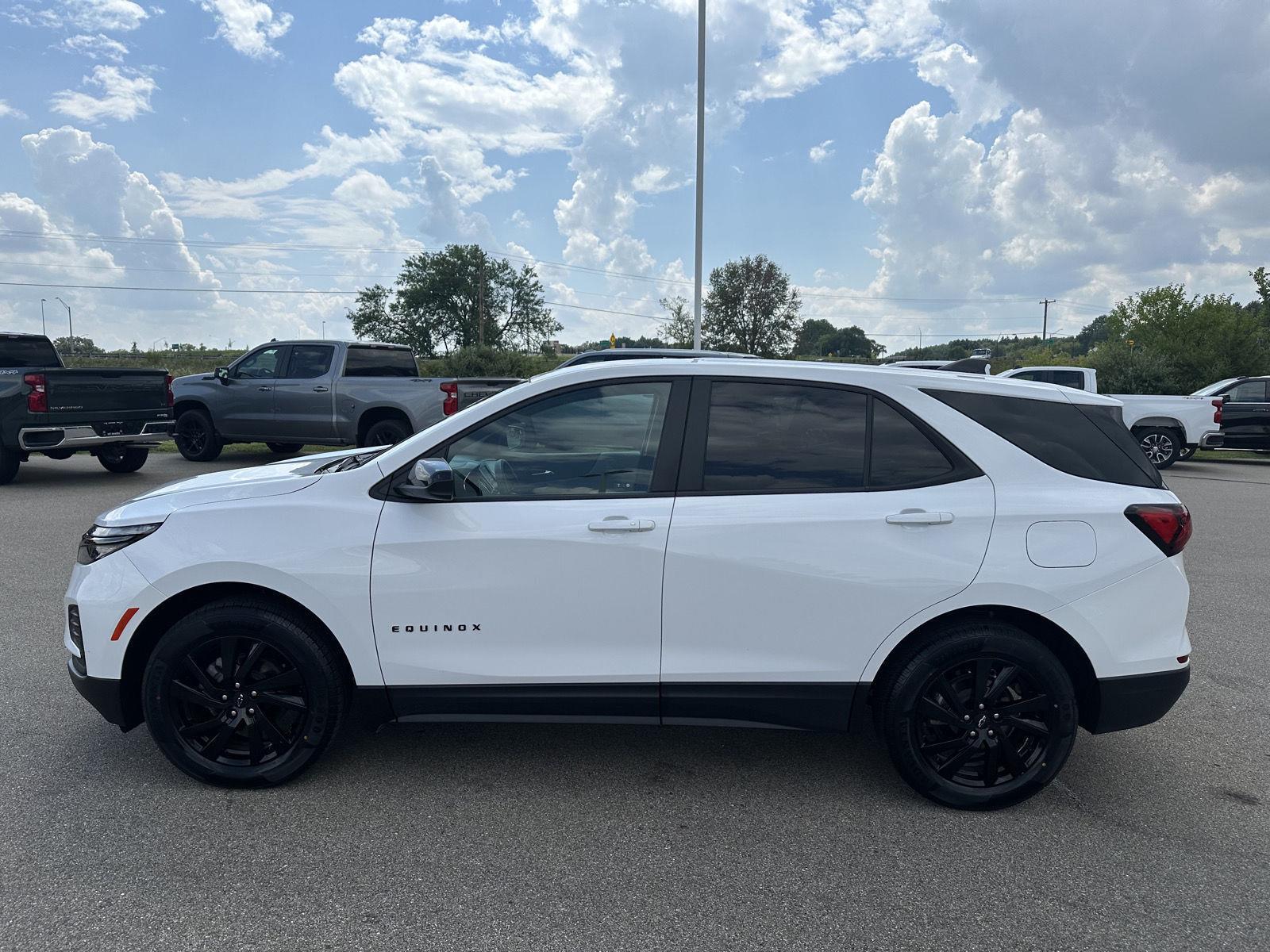 2023 Chevrolet Equinox LS photo 2
