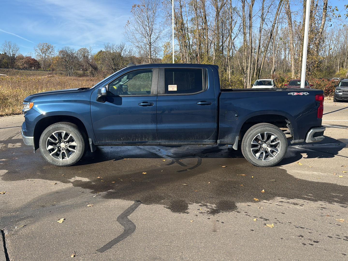 2022 Chevrolet Silverado 1500 LT photo 2
