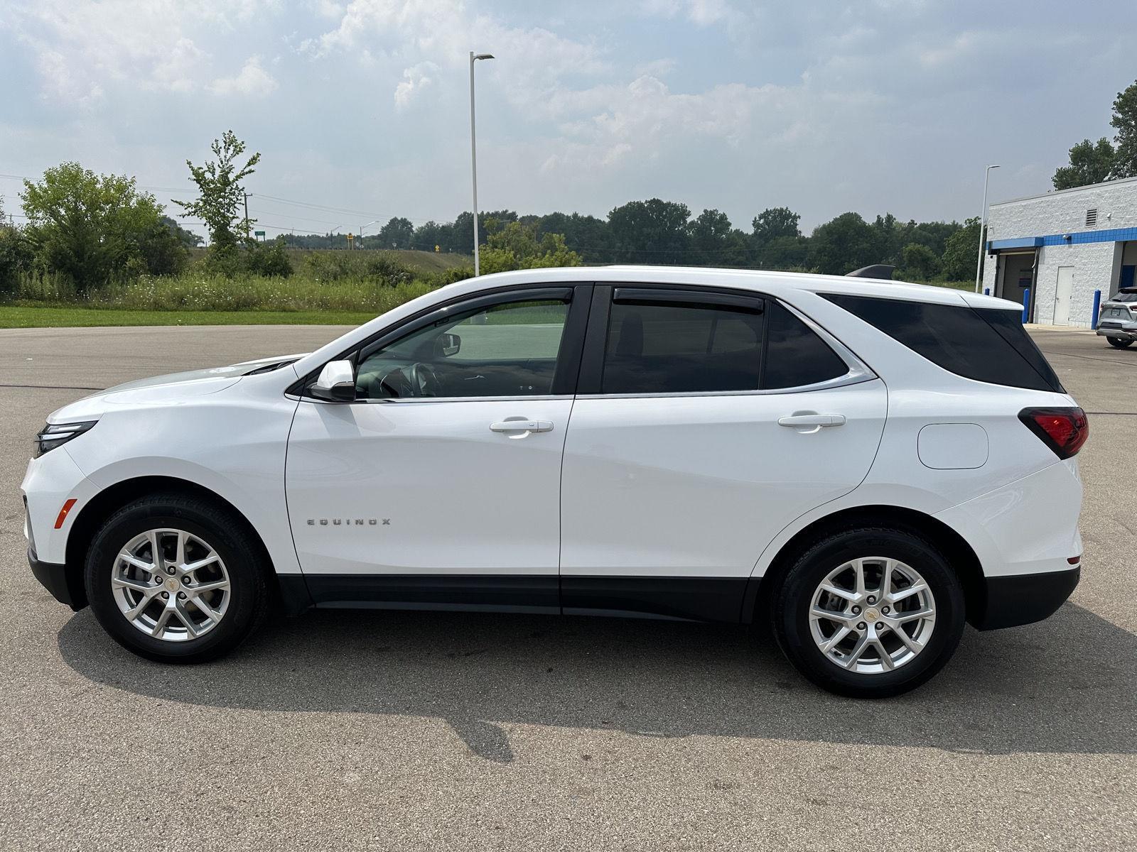 2023 Chevrolet Equinox LT photo 2