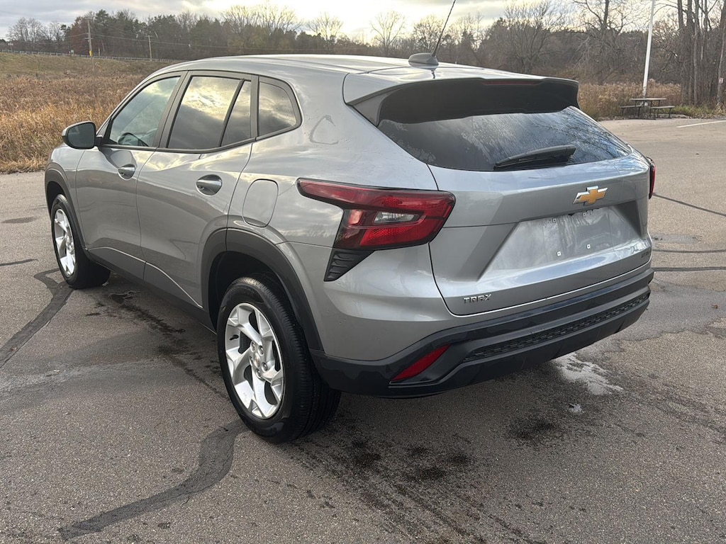 2024 Chevrolet Trax LS photo 3