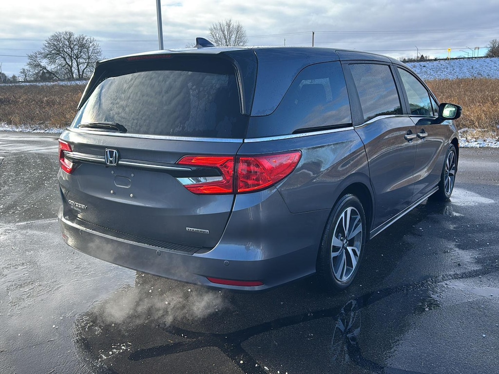 2022 Honda Odyssey Touring photo 4