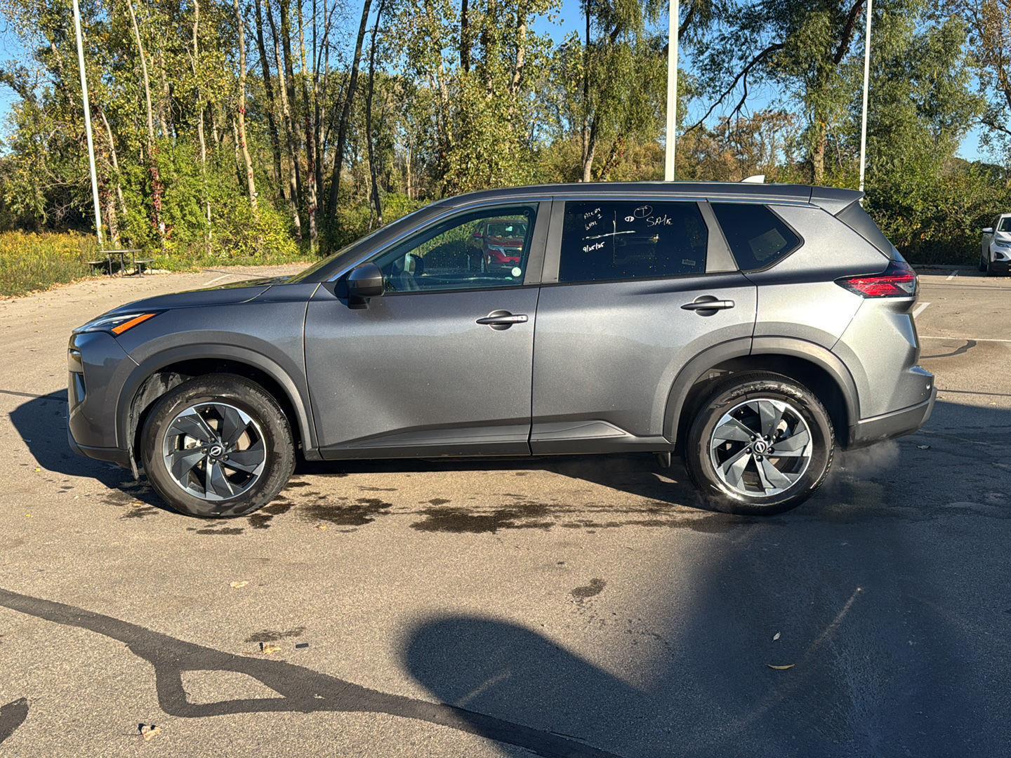 2024 Nissan Rogue SV photo 2